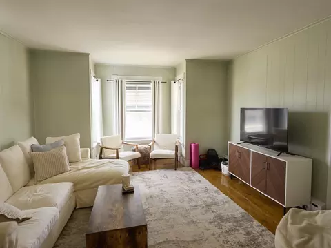 Living - 285 Hamilton St, Worcester, MA 01604 photo 2 of 3