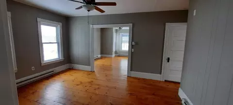 Living - 285 Hamilton St, Worcester, MA 01604 photo 1 of 3