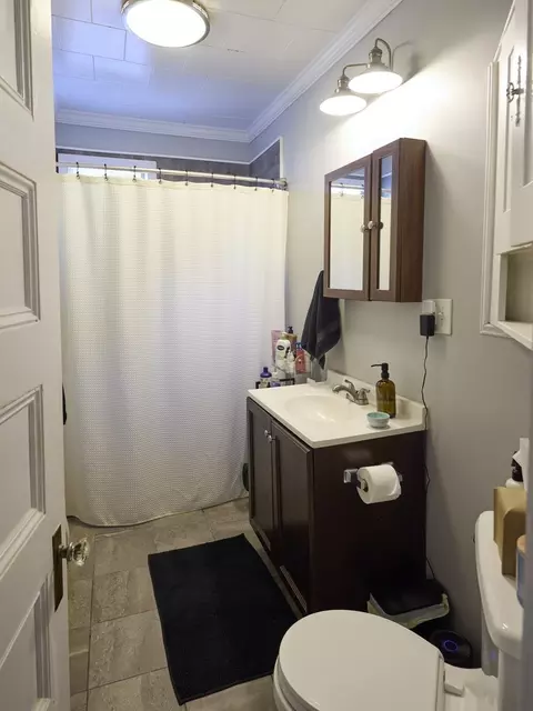 Bath - 285 Hamilton St, Worcester, MA 01604 photo 1 of 1