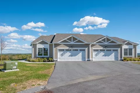 17 Pinnacle Pl #108, Millbury, MA 01527