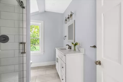 Bath - 114 Hull St, Hingham, MA 02043 photo 1 of 3