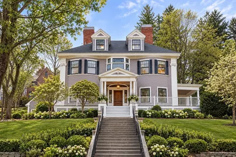 40 Shornecliffe Rd, Newton, MA 02458