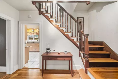 Entry Way - 162 Flagg St, Worcester, MA 01609 photo 3 of 4