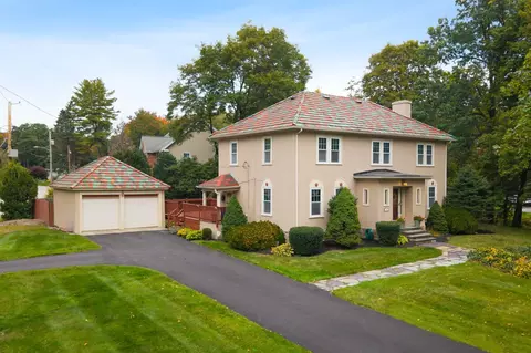Exterior - 162 Flagg St, Worcester, MA 01609 photo 2 of 6