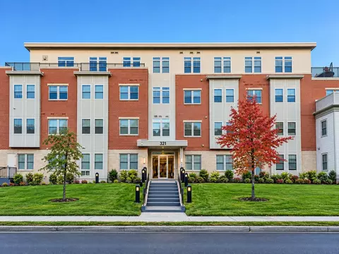 321 Hammond Pond Pkwy #103, Chestnut Hill, MA 02467