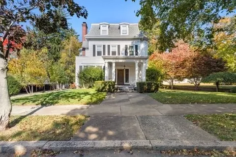Exterior - 33 Yale Ave, Wakefield, MA 01880 photo 2 of 6