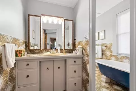 Bath - 33 Yale Ave, Wakefield, MA 01880 photo 1 of 3