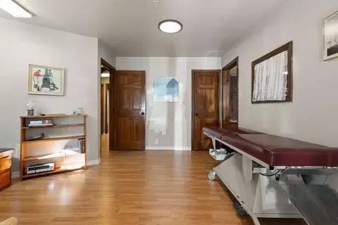 Entry Way - 33 Yale Ave, Wakefield, MA 01880 photo 4 of 6