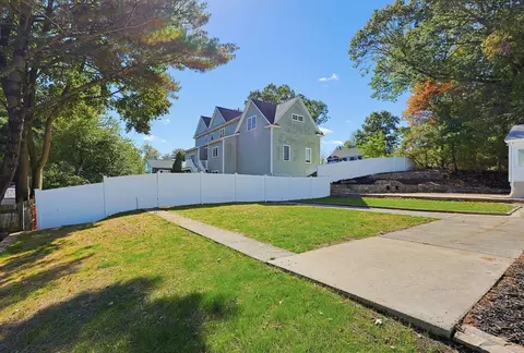 Exterior - 30 Taft Ln, Dedham, MA 02026 photo 4 of 7