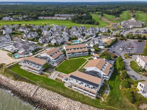94 Shore Dr W #8B, Mashpee, MA 02649