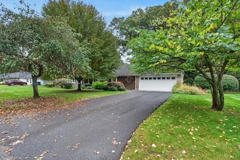 Exterior - 25 Ridgeway Cir, Springfield, MA 01118 photo 2 of 8