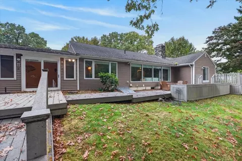 Exterior - 25 Ridgeway Cir, Springfield, MA 01118 photo 7 of 8