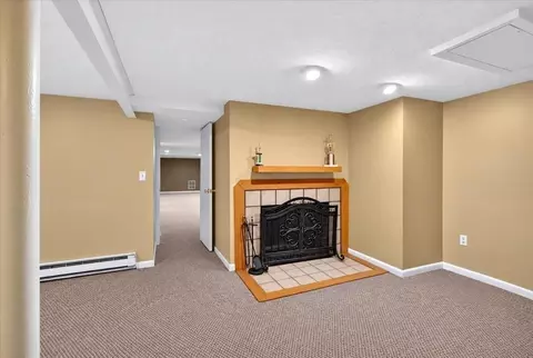 Living - 25 Ridgeway Cir, Springfield, MA 01118 photo 5 of 5