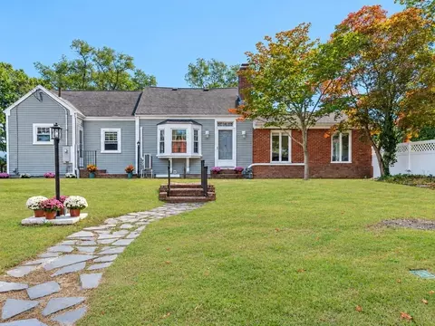 15 Hiller Ave, Fairhaven, MA 02719