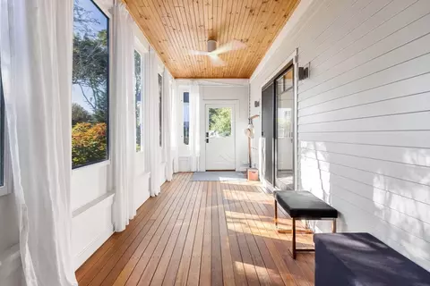 Exterior - 108 Kilby St, Hingham, MA 02043 photo 2 of 11