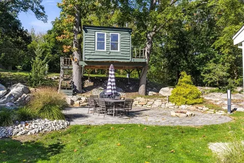 Exterior - 108 Kilby St, Hingham, MA 02043 photo 6 of 11