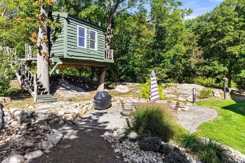 Exterior - 108 Kilby St, Hingham, MA 02043 photo 5 of 11