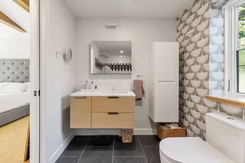 Bath - 108 Kilby St, Hingham, MA 02043 photo 2 of 3