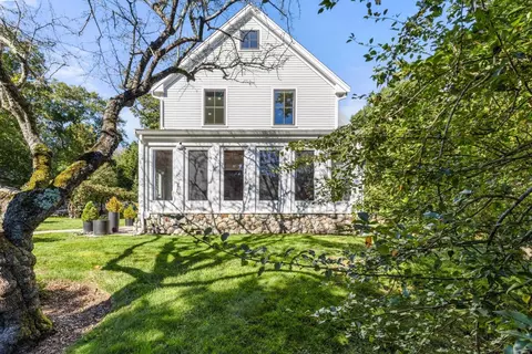 Exterior - 108 Kilby St, Hingham, MA 02043 photo 8 of 11