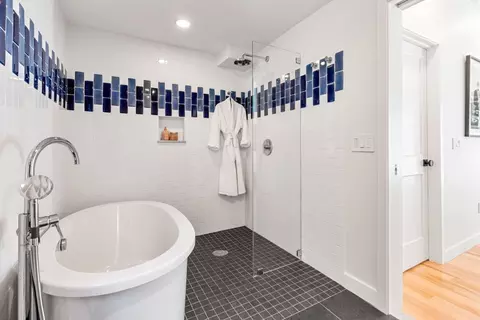 Bath - 108 Kilby St, Hingham, MA 02043 photo 3 of 3