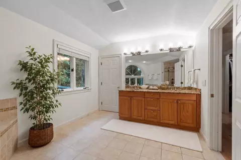 Entry Way - 8 Larch Rd, Acton, MA 01720 photo 2 of 2