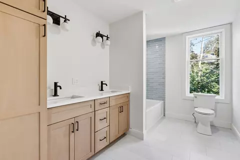 Bath - 964 Washington St #2, Gloucester, MA 01930 photo 2 of 3