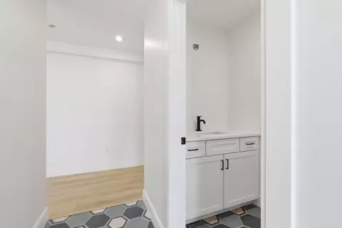 Entry Way - 964 Washington St #2, Gloucester, MA 01930 photo 1 of 1