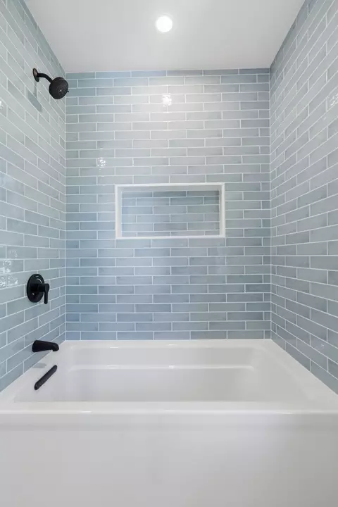 Bath - 964 Washington St #2, Gloucester, MA 01930 photo 3 of 3