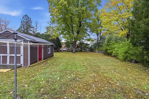 Exterior - 110 Bridge Rd, Northampton, MA 01062 photo 2 of 11