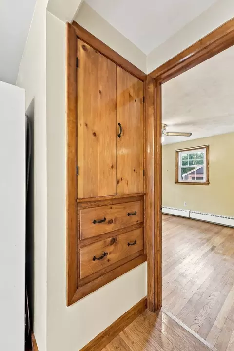 Entry Way - 110 Bridge Rd, Northampton, MA 01062 photo 5 of 6