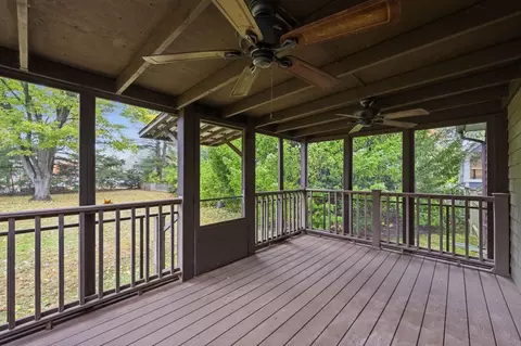 Exterior - 110 Bridge Rd, Northampton, MA 01062 photo 6 of 11