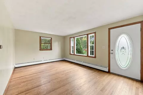 Living - 110 Bridge Rd, Northampton, MA 01062 photo 1 of 4