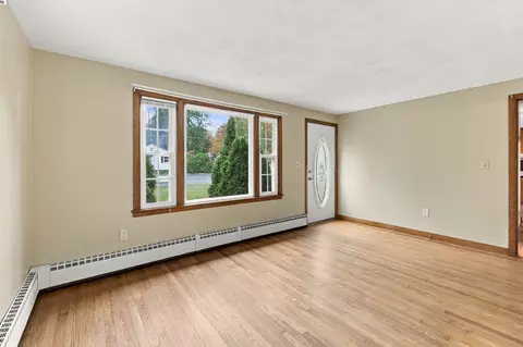 Living - 110 Bridge Rd, Northampton, MA 01062 photo 2 of 4