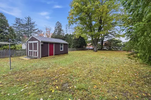 Exterior - 110 Bridge Rd, Northampton, MA 01062 photo 8 of 11