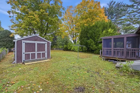 Exterior - 110 Bridge Rd, Northampton, MA 01062 photo 4 of 11