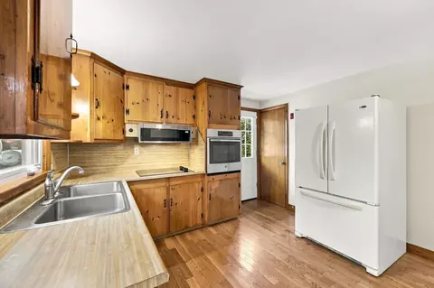 Kitchen - 110 Bridge Rd, Northampton, MA 01062 photo 5 of 7