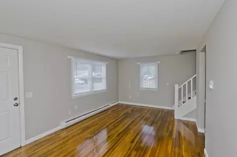 Living - 5 Ellen St # -7, Springfield, MA 01104 photo 3 of 5