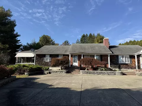 7 Fallon Dr, Westport, MA 02790