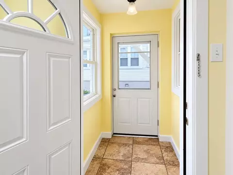 Entry Way - 5 Branch St, Worcester, MA 01604 photo 1 of 3