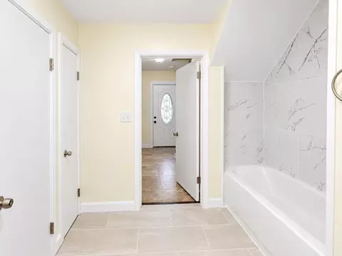 Entry Way - 5 Branch St, Worcester, MA 01604 photo 2 of 3