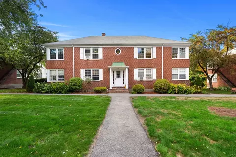 10 Parkview Ln #D, Haverhill, MA 01835