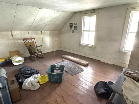 Bedroom - 174 Main St, Haydenville, MA 01039 photo 2 of 4