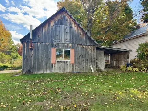 Exterior - 174 Main St, Haydenville, MA 01039 photo 3 of 12