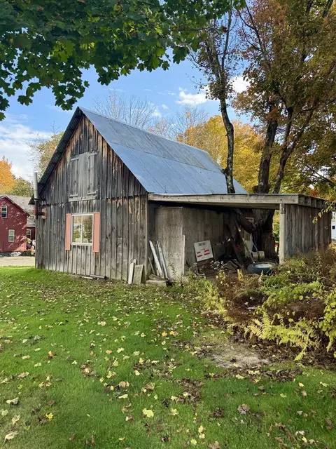 Exterior - 174 Main St, Haydenville, MA 01039 photo 4 of 12
