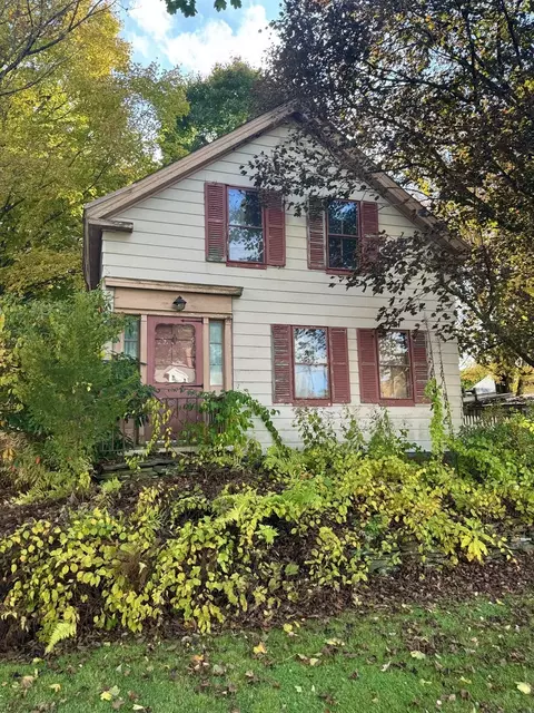 Exterior - 174 Main St, Haydenville, MA 01039 photo 2 of 12