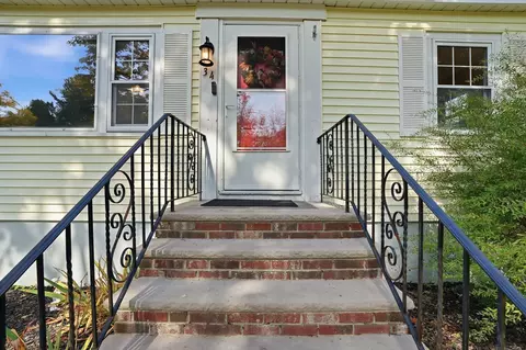 34 Andover St, Wilmington, MA 01887
