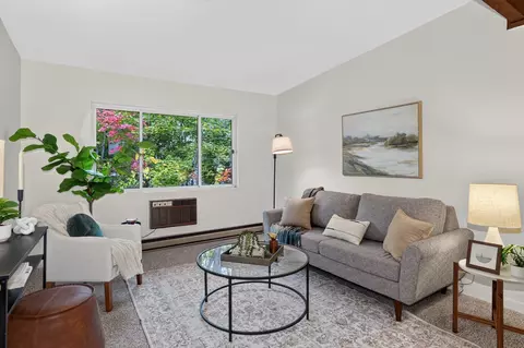 74 Beach St #5-12, Woburn, MA 01801