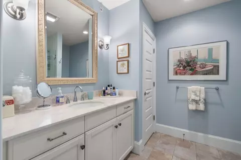 Bath - 39 Backriver Rd #39, Hingham, MA 02043 photo 4 of 5