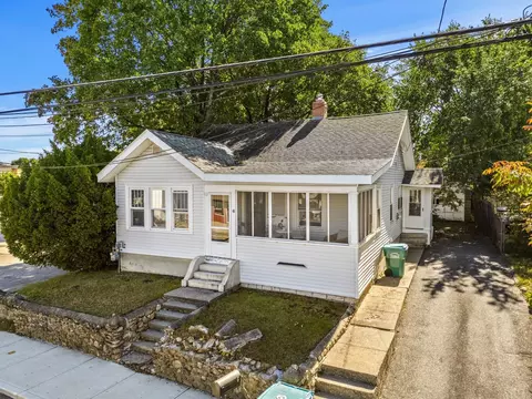 6 Hartford Ave W, Uxbridge, MA 01569