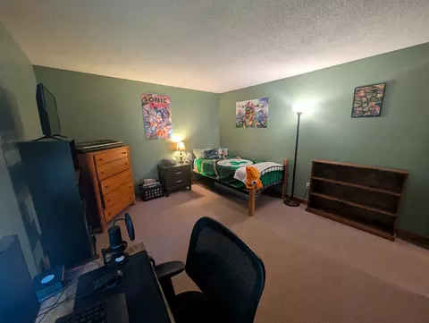 Bedroom - 434 Harvard Ave, Athol, MA 01331 photo 2 of 4